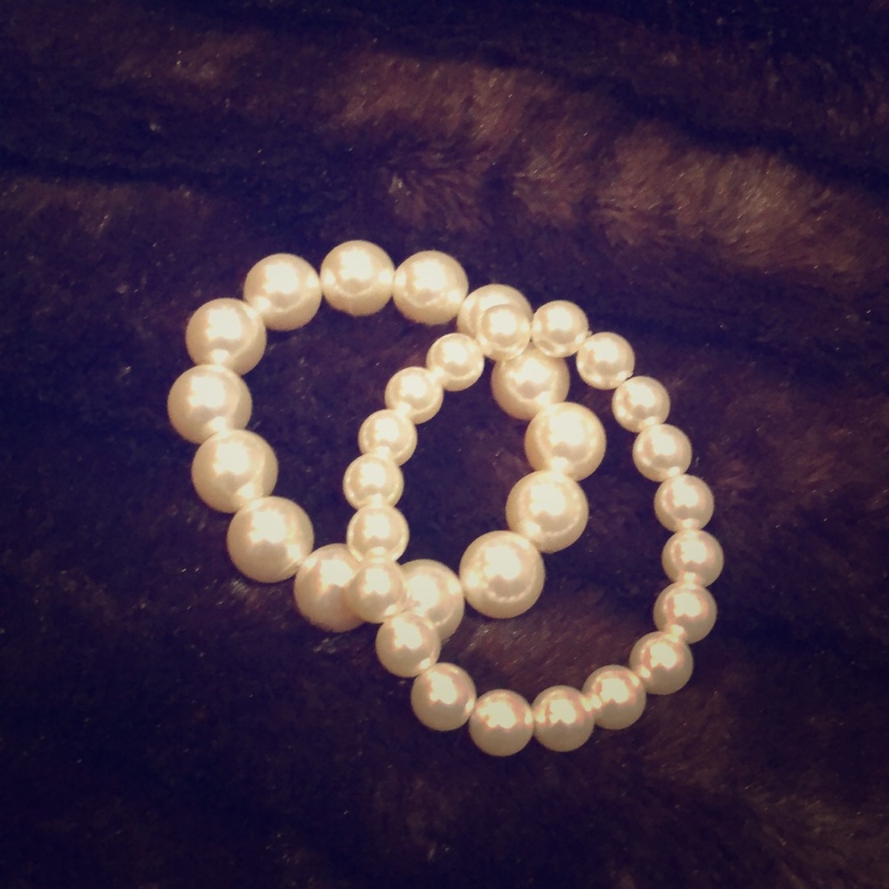 5/$25🔅Two pearl bracelets
